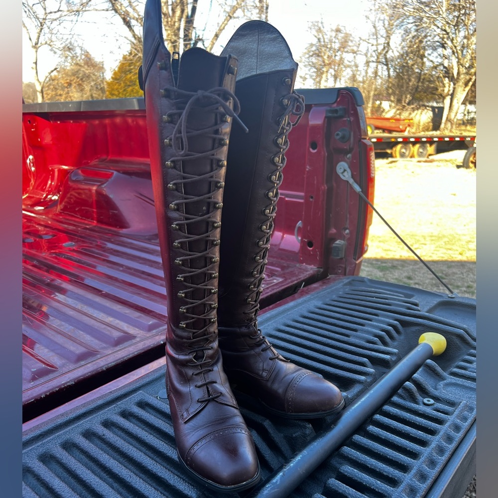 7.5 Ariat capriole brown lace up tall boots